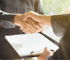 Na co uważać podpisując kontrakt B2B? Praktyczny poradnik dla przedsiębiorców
