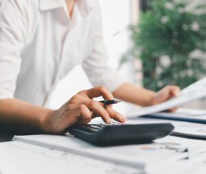 Kontrola z Urzędu Skarbowego: Jak się do niej przygotować krok po kroku?